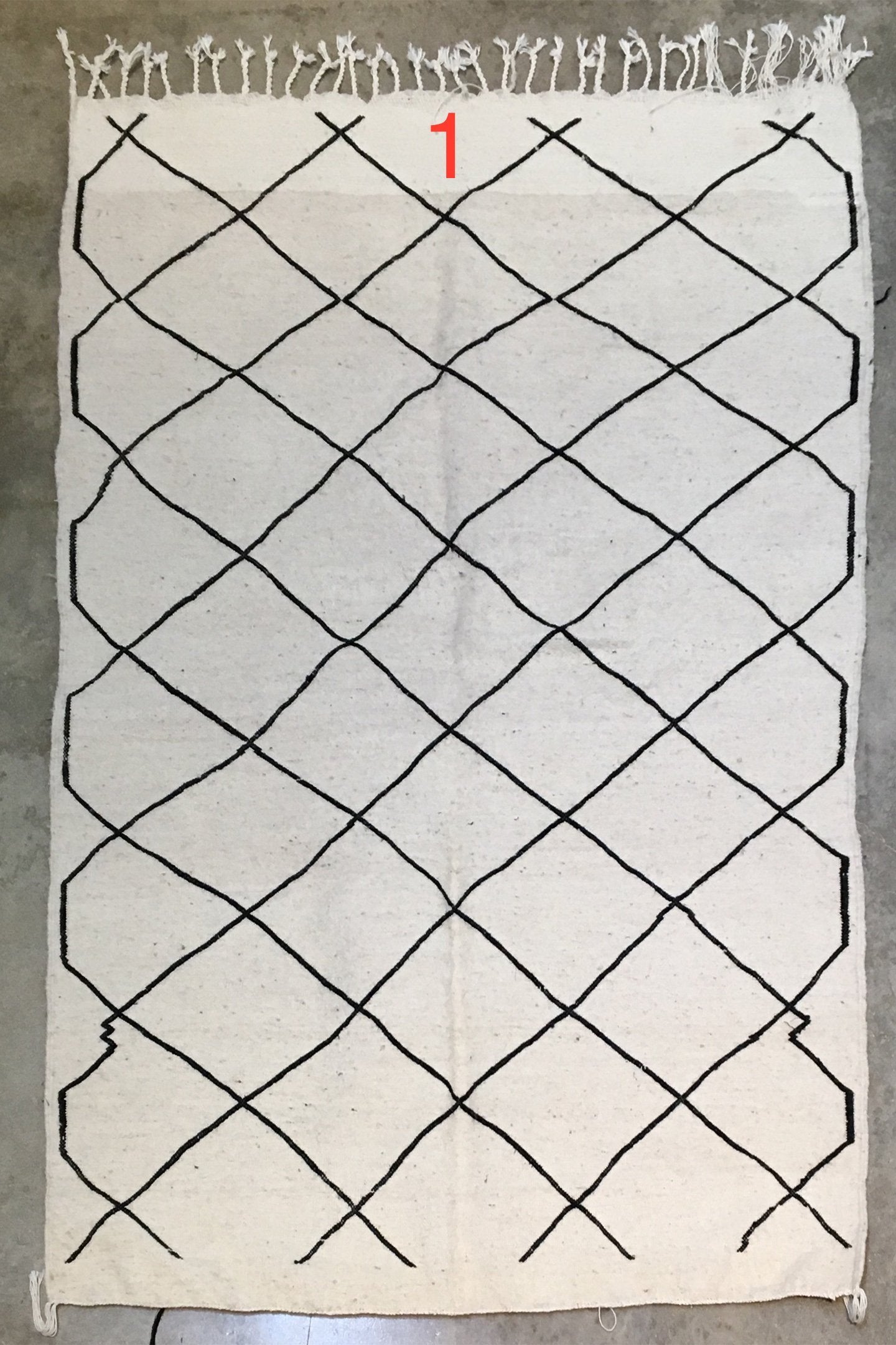 ARKA Living Vintage Kilim cream white moroccan rug pattern 1